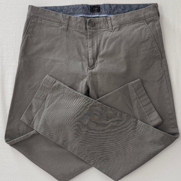 J. Crew Men's 484 Slim-fit Stretch Chino Pant Size: 34x30 NEW! - Picture 2 of 3
